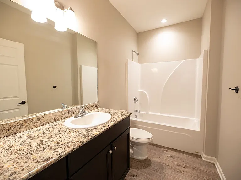 201-W-LAGRANGE-RUE-CADEAU-2-1-bathroom_06102026