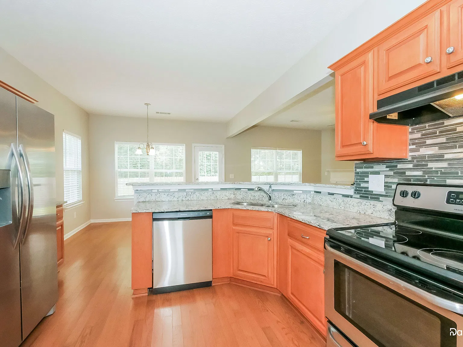 4 bed, 3.0 bath, 2254 sqft, $2,260 — Photo 2