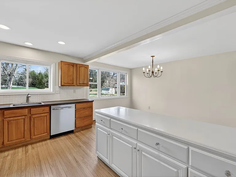 1567 Sugartown Rd — Photo 10
