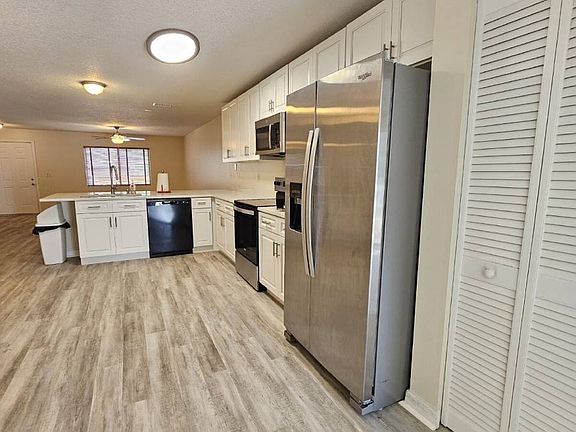 3rd image of 206 Cherie Down Ln