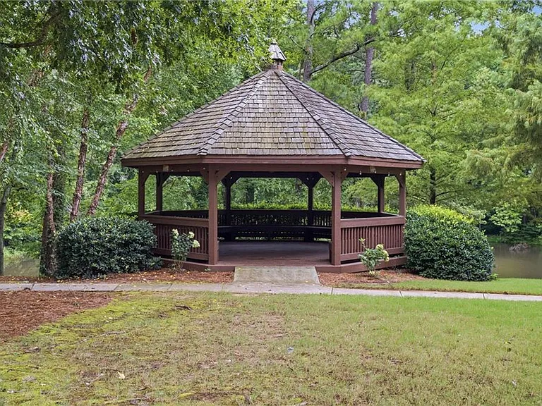 1231 Ashford Creek Park NE — Photo 51