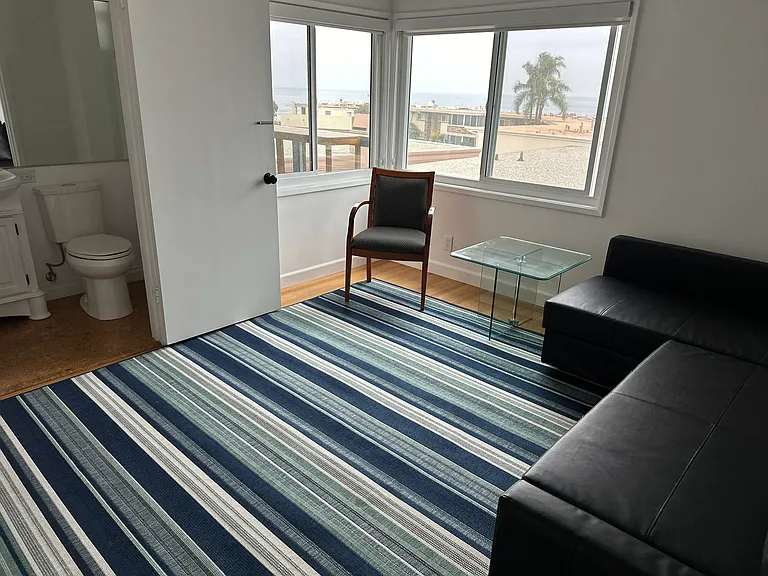 Office or guest room with pop up full bed