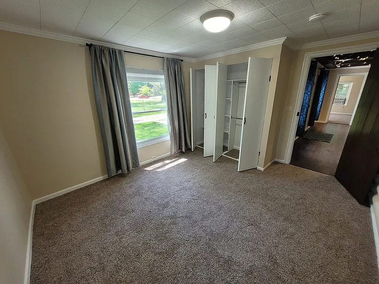 370 N Lake Dr — Photo 13