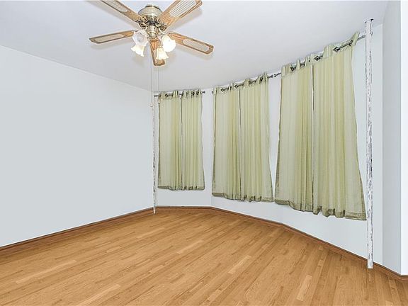 5th image of 133 Bay 25th St