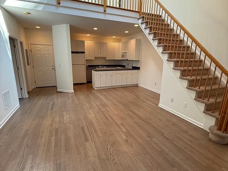 2435 Bedford St #21CC — Photo 2