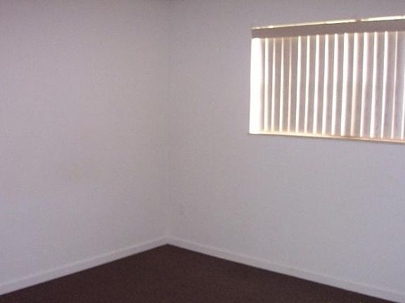 3rd image of 120 Skyline Dr