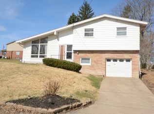 699 Green St, California, PA 15419