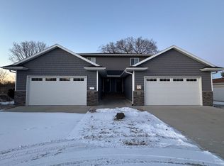 929 W 1st St, Cedar Falls, IA 50613
