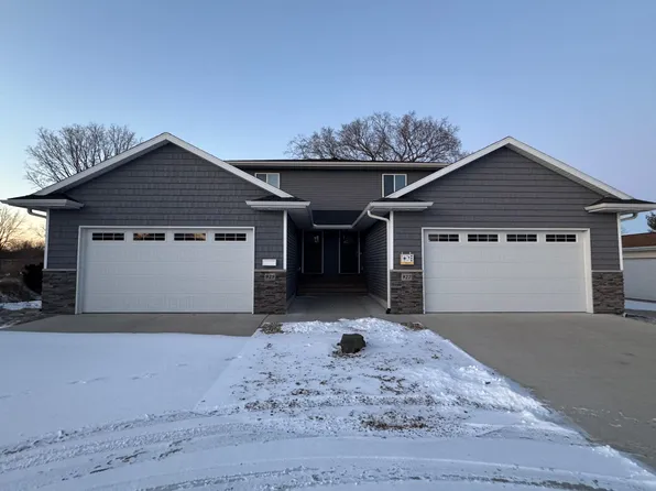 929 W 1st St, Cedar Falls, IA 50613