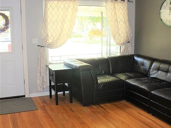 4th image of 3210 N Wilson Ave