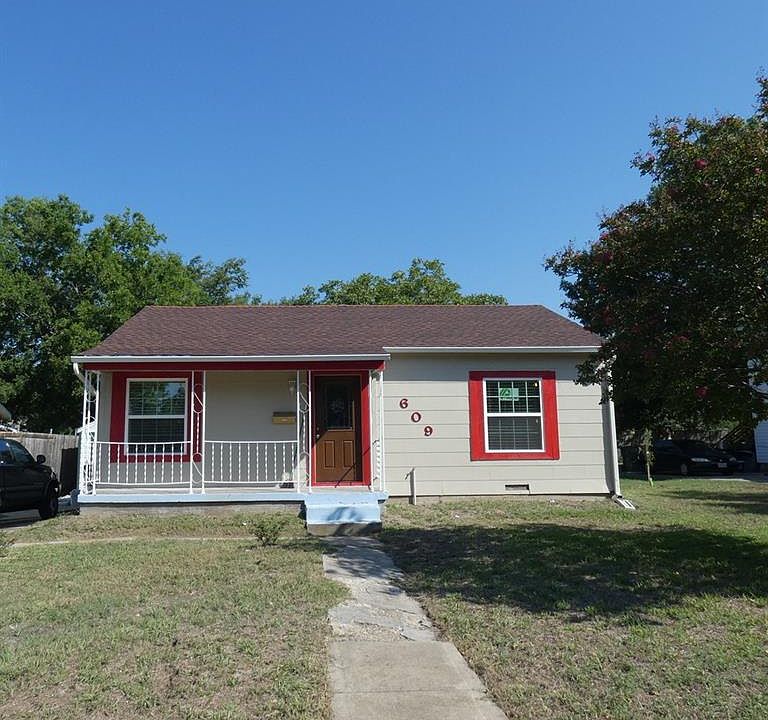 1st image of 609 Hiland St