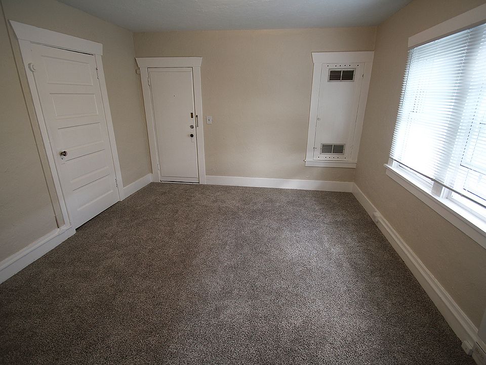 1st image of 4514 8th Ave NE APT 6