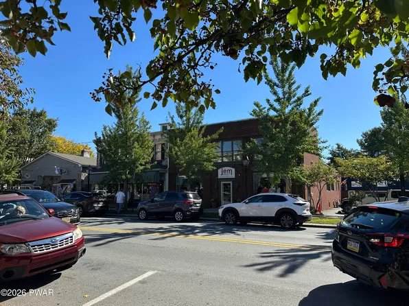 313 Broad St, Milford, PA 18337