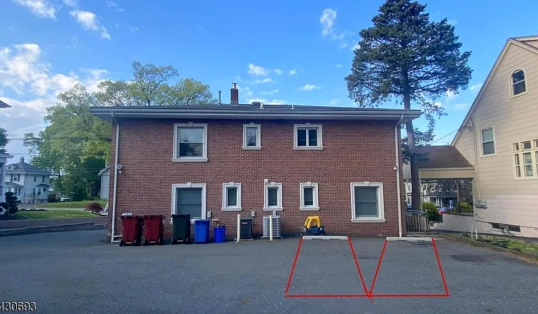 137 Centre St — Photo 3
