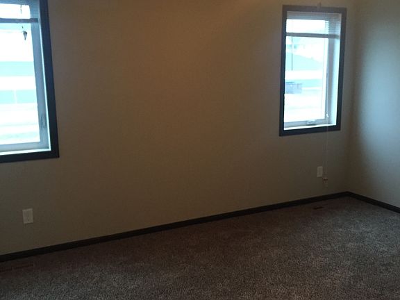 4th image of 908 Eaglewood Ave W