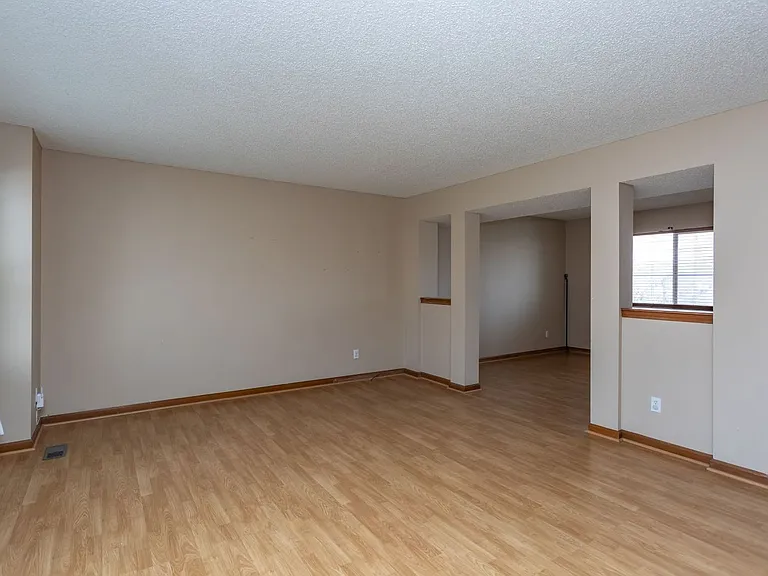 1130 Pond Side Dr — Photo 6