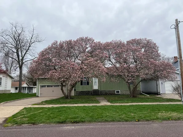 623 E Front St, El Paso, IL 61738