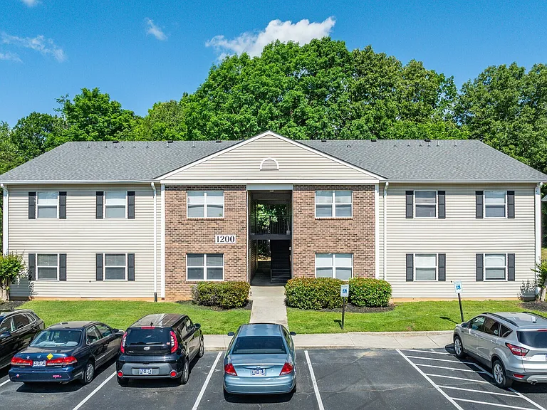 Cherokee Hills Apartments — Photo 5