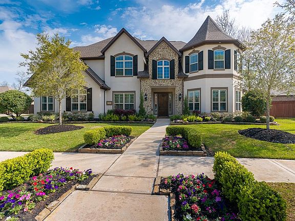 2nd image of 38 Lake Como Dr
