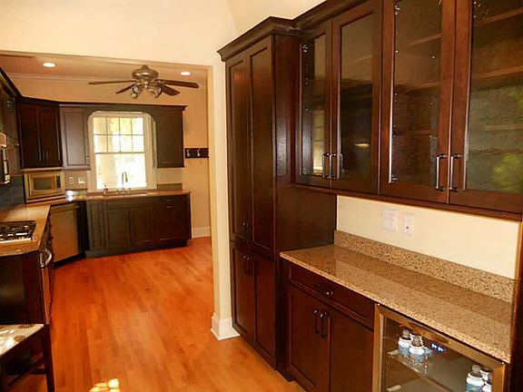 5th image of 521 Knollwood Dr SE