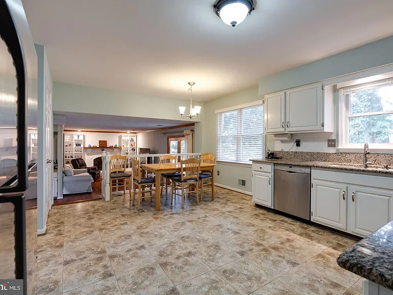 8019 Daffodil Ct — Photo 11