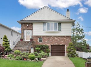 870 Tyler St, Franklin Square, NY 11010
