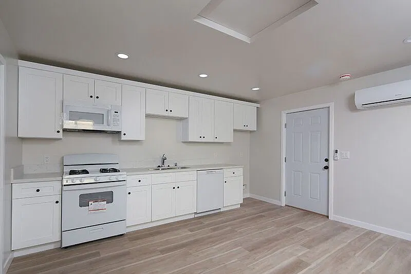 Studio, 1.0 bath, $1,495 — Photo 1