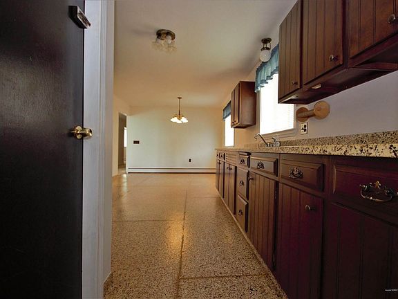 4th image of 2338 Essex St