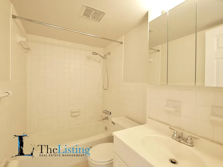 408 Banyon Tree Cir #100 — Photo 20