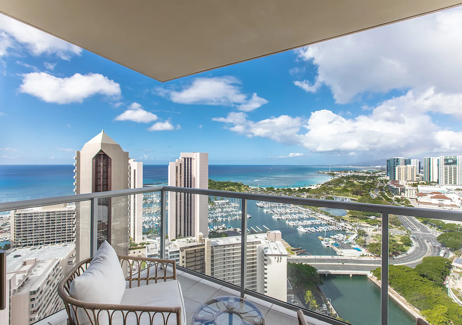 Ocean View 2BD w/ AC/Pool/Gym/1 Parking/Kitchen — Photo 1