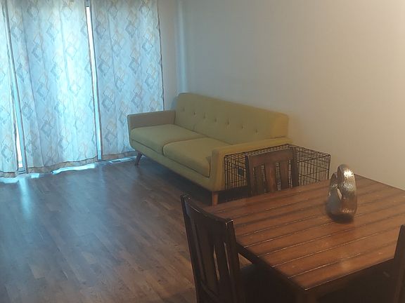 4th image of 452 Skokie Ln