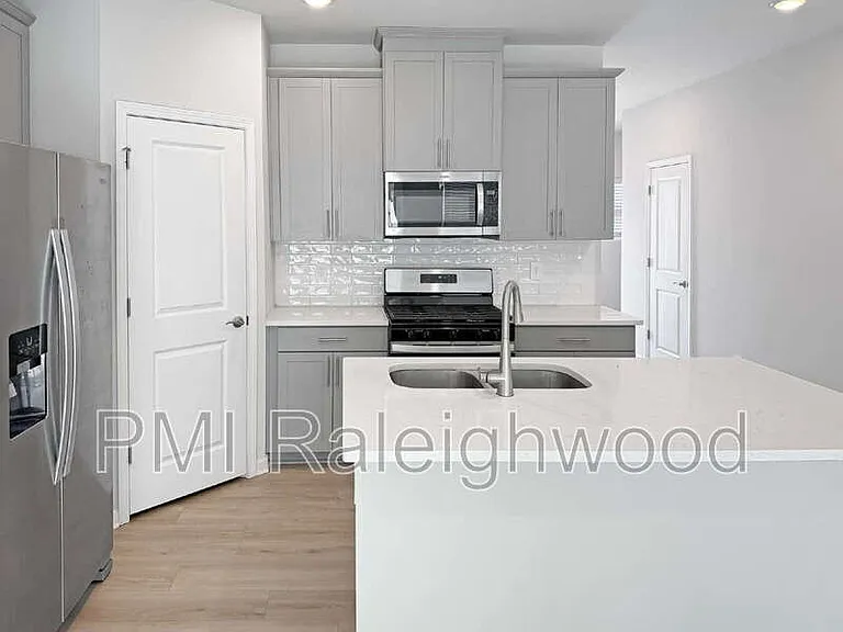 671 Rolling Fields Dr — Photo 9