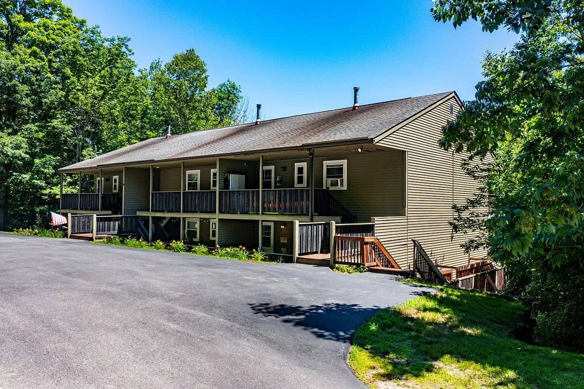 2 bed, 1.0 bath, 700 sqft, $2,000 — Photo 1
