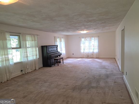 2nd image of 126 E Side Dr