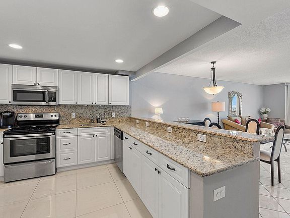 5th image of 427 Golden Isles Drive #15H