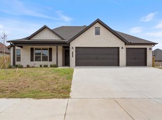 1341 Paragon Dr, Centerton, AR 72719