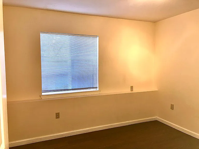 Bedroom #4: Twin Bed. Large Closet with Mirror.