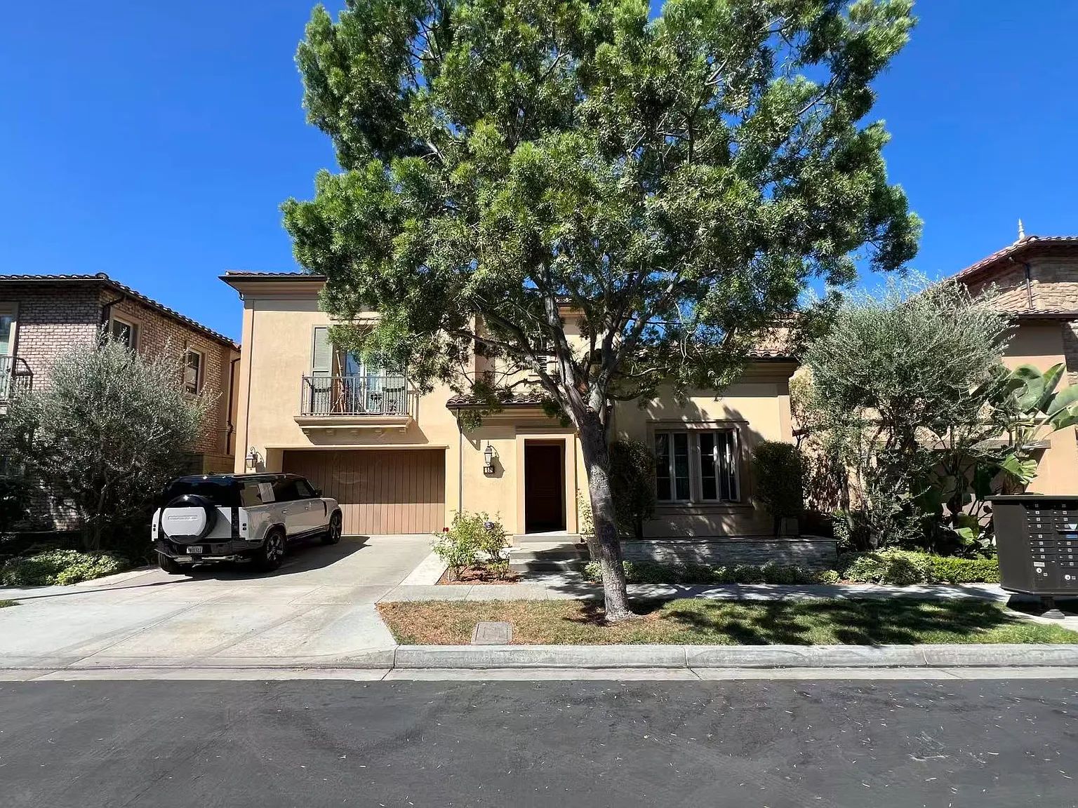 4 bed, 2459 sqft, $7,000 — Photo 1