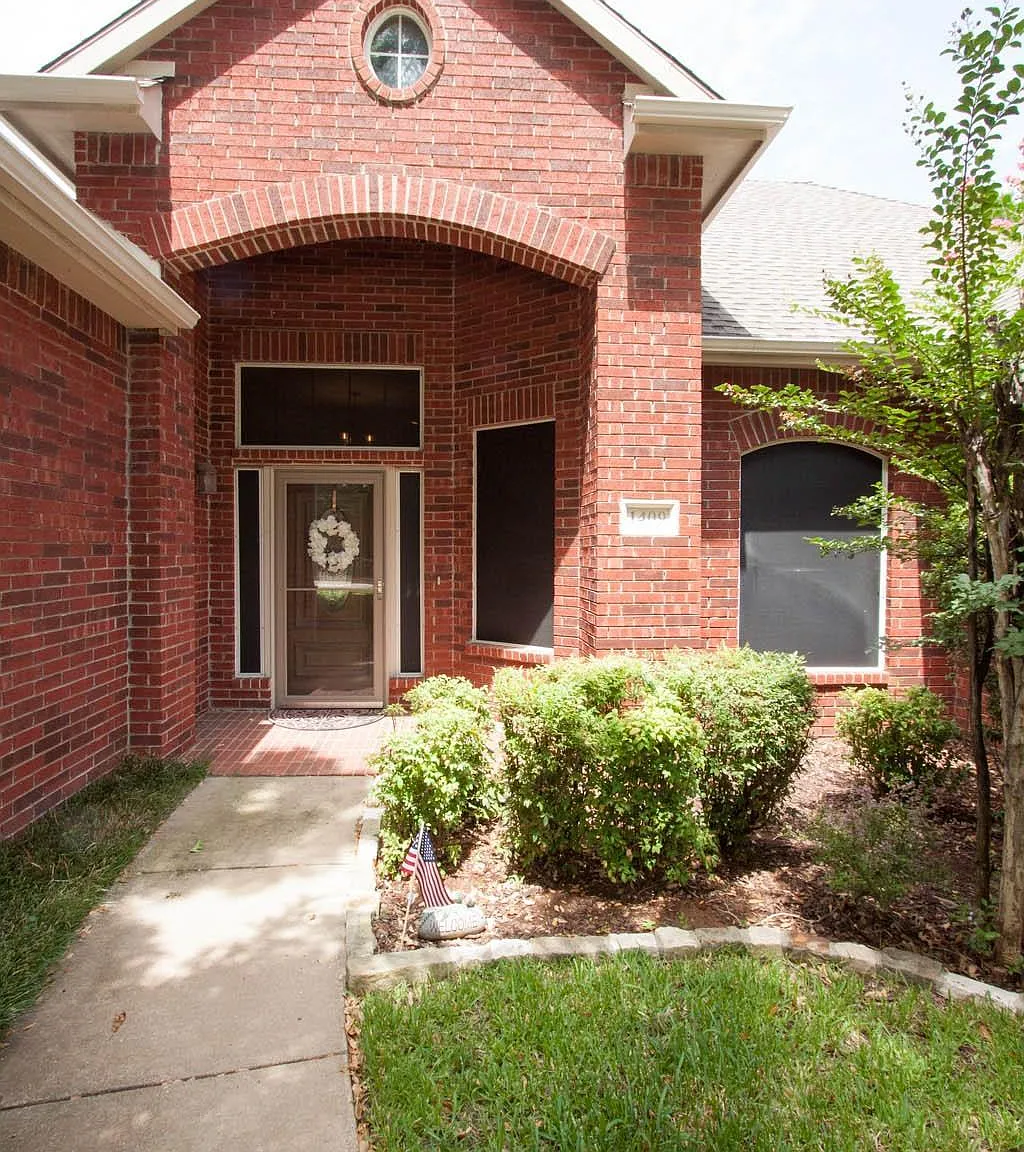 4 bed, 2288 sqft, $3,400 — Photo 3