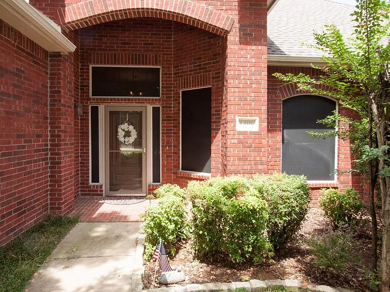 1409 Pearl River Dr — Photo 3