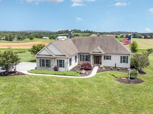 41 Fence Row Ln, Manheim, PA 17545