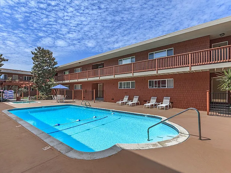 Terraces at Del Mar — Photo 23
