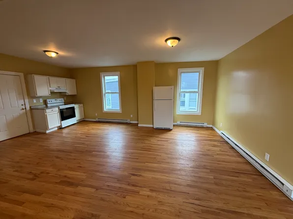 691 S Main St APT 3, Waterbury, CT 06706