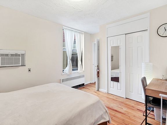 3rd image of 112 W 72nd St Ph C