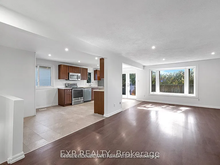 63 Wheatfield Cres — Photo 3