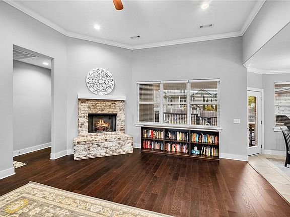 5th image of 602 Ashley Cir