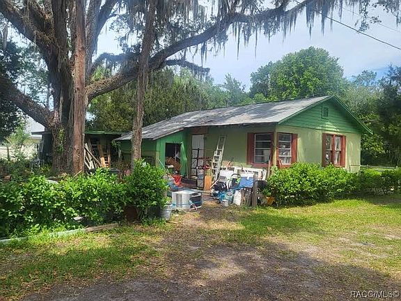 2nd image of 48 NE Crystal St