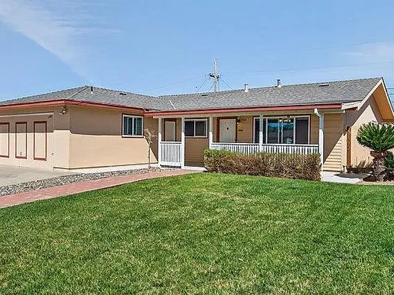 1300 Mesa Drive — Photo 1