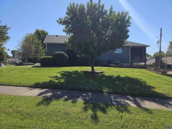 4th image of 1525 SW Village Dr