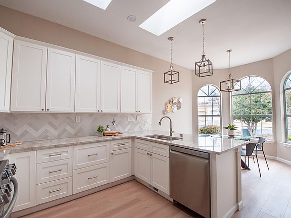 4th image of 6415 Turnberry Ln NE